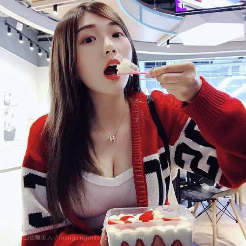 东西方球队硬碰硬，赛场氛围愈加紧张，东西方对决