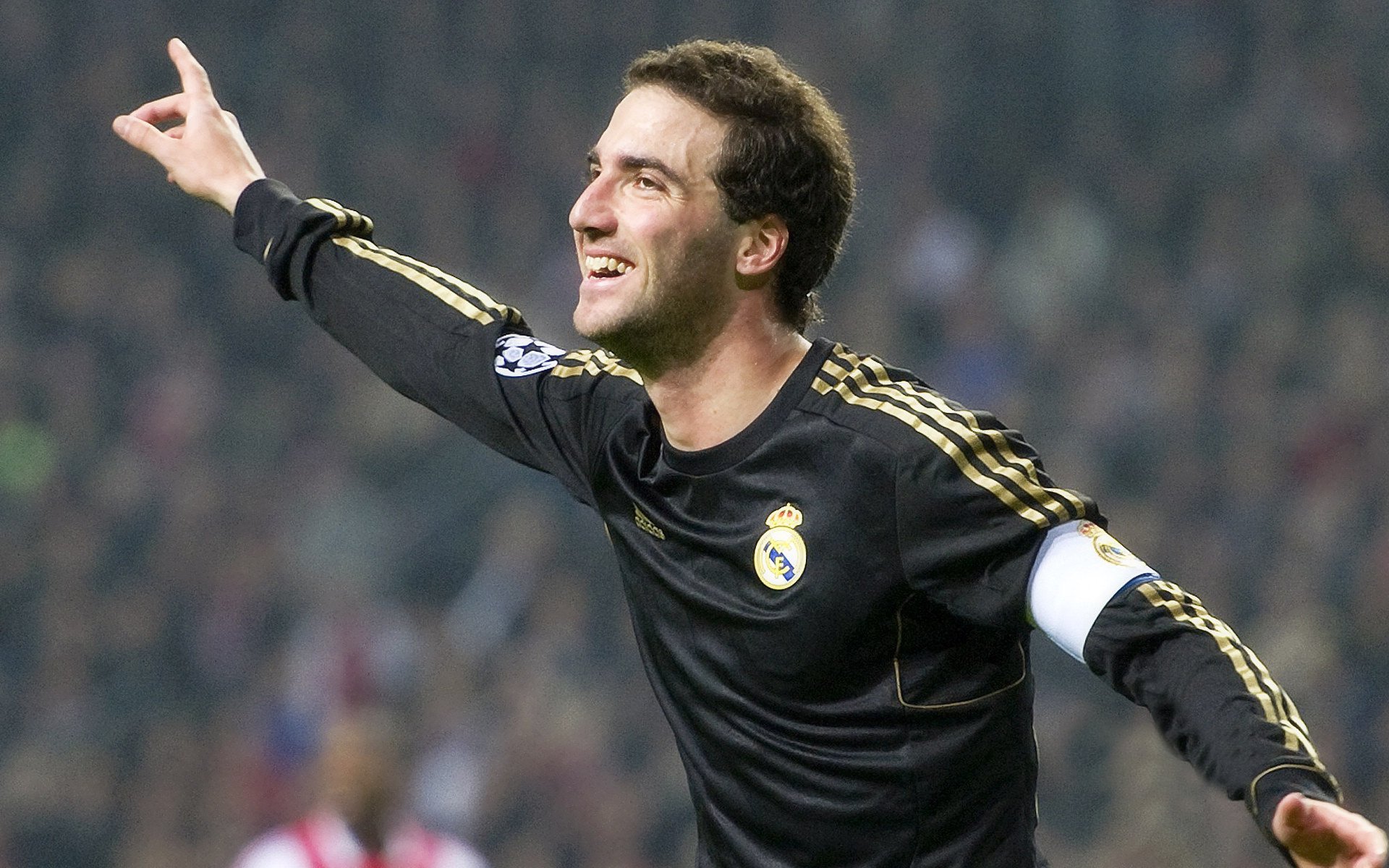 本土教练升任顶级俱乐部机会极少，俱乐部主教练年薪排名